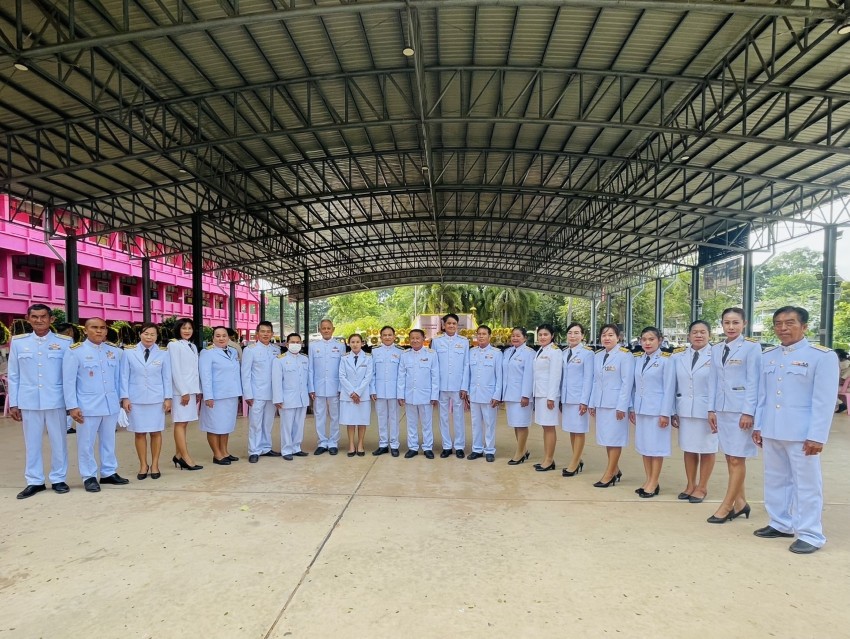 วันที่13 ตุลาคม 2567 คณะผู้บริหาร สมาชิกสภาฯ พนักงานราชการ และพนักงานจ้าง เข้าร่วมพีธีเนื่องในวัน...